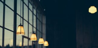 Czym myć szyby w kabinie prysznicowej?